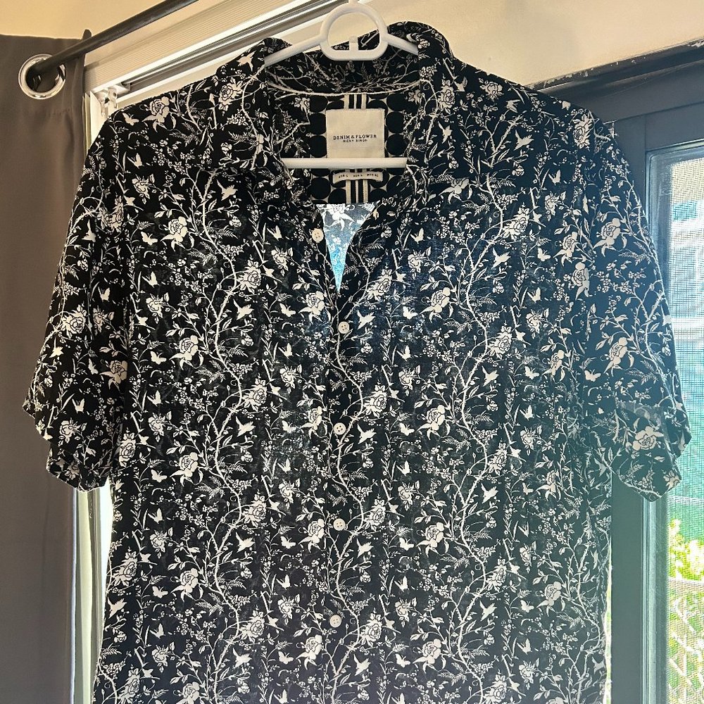 Pacsun Denim & Flower B&W Roses Short-Sleeved Collared Button Up - Coachella!